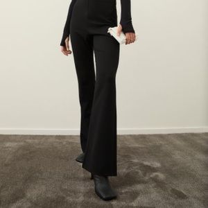 [SOLD] H&M Highwaisted Black Flare Stretch Pants